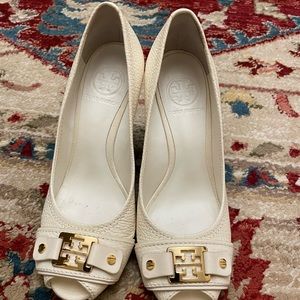 Tory Burch white shoes mint condition